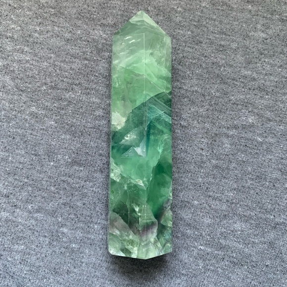 Green Fluorite Tower - Picture 3 of 3